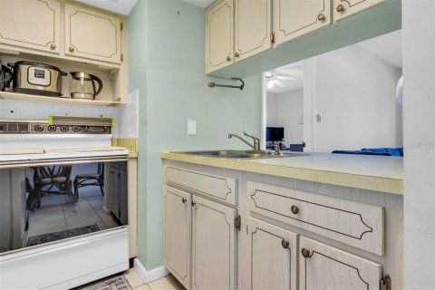 Condominio en alquiler en New Port Richey, Florida, 1 dormitorio, 67.63 m2 № 1797990 - foto 6