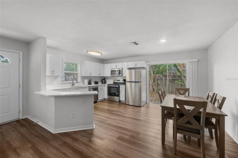 Villa ou maison à louer à Tampa, Floride: 3 chambres, 111.48 m2 № 2415100 - photo 8