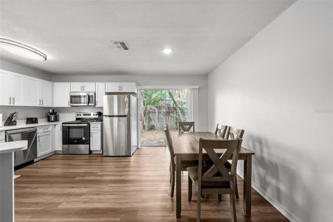 Villa ou maison à louer à Tampa, Floride: 3 chambres, 111.48 m2 № 2415100 - photo 12