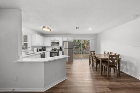 Villa ou maison à louer à Tampa, Floride: 3 chambres, 111.48 m2 № 2415100 - photo 7