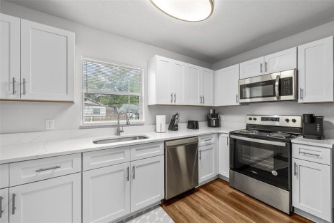 Villa ou maison à louer à Tampa, Floride: 3 chambres, 111.48 m2 № 2415100 - photo 10