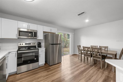 Villa ou maison à louer à Tampa, Floride: 3 chambres, 111.48 m2 № 2415100 - photo 11