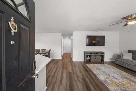 Villa ou maison à louer à Tampa, Floride: 3 chambres, 111.48 m2 № 2415100 - photo 4