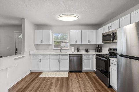 Villa ou maison à louer à Tampa, Floride: 3 chambres, 111.48 m2 № 2415100 - photo 9