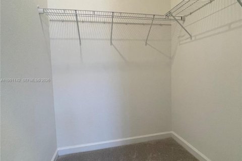 Adosado en alquiler en Pembroke Pines, Florida, 3 dormitorios, 140 m2 № 2057445 - foto 8