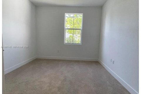 Adosado en alquiler en Pembroke Pines, Florida, 3 dormitorios, 140 m2 № 2057445 - foto 10