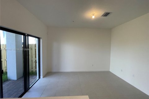 Adosado en alquiler en Pembroke Pines, Florida, 3 dormitorios, 140 m2 № 2057445 - foto 4