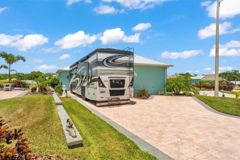 House in Polk City, Florida 1 bedroom, 101.82 sq.m. № 1870240 - photo 10