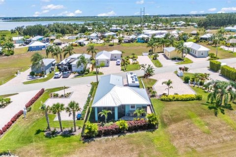House in Polk City, Florida 1 bedroom, 101.82 sq.m. № 1870240 - photo 9