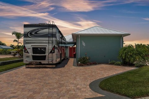 House in Polk City, Florida 1 bedroom, 101.82 sq.m. № 1870240 - photo 2