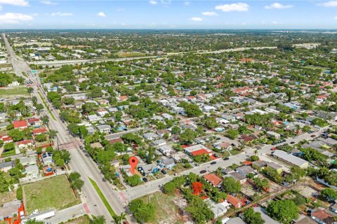 House in Lake Worth, Florida 3 bedrooms, 135.82 sq.m. № 1865191 - photo 23