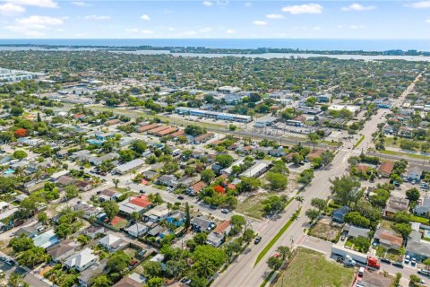 House in Lake Worth, Florida 3 bedrooms, 135.82 sq.m. № 1865191 - photo 20
