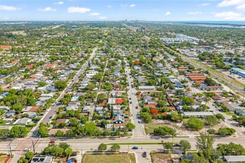 House in Lake Worth, Florida 3 bedrooms, 135.82 sq.m. № 1865191 - photo 22