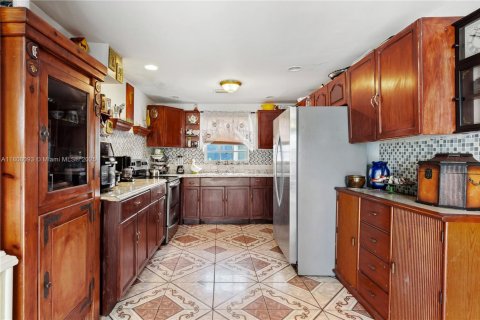 House in Lake Worth, Florida 3 bedrooms, 135.82 sq.m. № 1865191 - photo 4