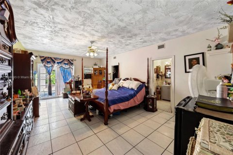 House in Lake Worth, Florida 3 bedrooms, 135.82 sq.m. № 1865191 - photo 11