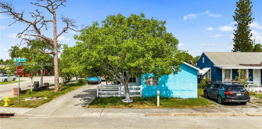 House in Lake Worth, Florida 3 bedrooms, 135.82 sq.m. № 1865191