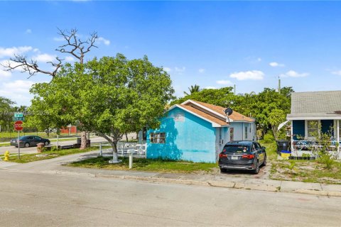House in Lake Worth, Florida 3 bedrooms, 135.82 sq.m. № 1865191 - photo 14