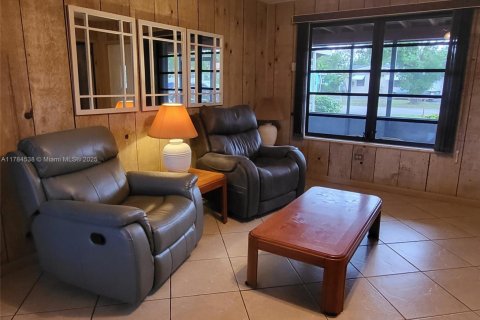 House in Hollywood, Florida 3 bedrooms, 126.72 sq.m. № 1697483 - photo 4