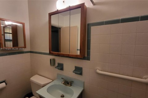 House in Hollywood, Florida 3 bedrooms, 126.72 sq.m. № 1697483 - photo 26