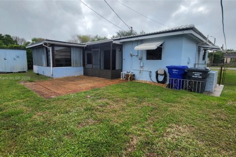 House in Hollywood, Florida 3 bedrooms, 126.72 sq.m. № 1697483 - photo 14