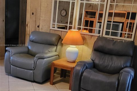 House in Hollywood, Florida 3 bedrooms, 126.72 sq.m. № 1697483 - photo 15