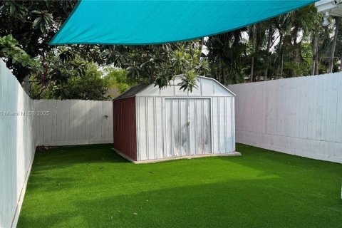 House in North Miami, Florida 4 bedrooms, 151.52 sq.m. № 1927226 - photo 13