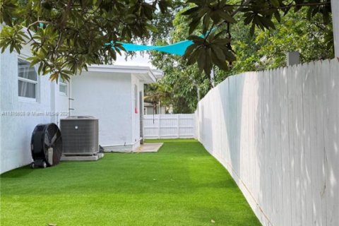 House in North Miami, Florida 4 bedrooms, 151.52 sq.m. № 1927226 - photo 12