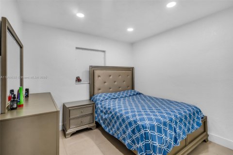 House in Miami Gardens, Florida 4 bedrooms, 164.81 sq.m. № 1951637 - photo 22