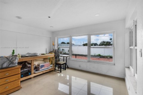 House in Miami Gardens, Florida 4 bedrooms, 164.81 sq.m. № 1951637 - photo 14