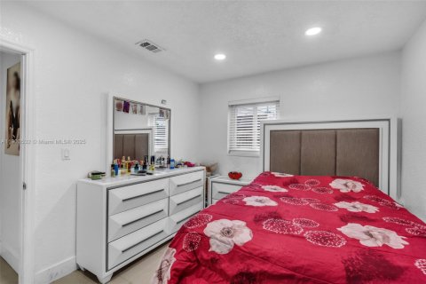 House in Miami Gardens, Florida 4 bedrooms, 164.81 sq.m. № 1951637 - photo 21