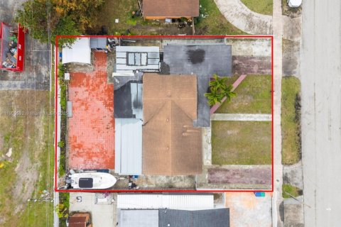 House in Miami Gardens, Florida 4 bedrooms, 164.81 sq.m. № 1951637 - photo 30