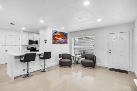 House in Miami Gardens, Florida 4 bedrooms, 164.81 sq.m. № 1951637 - photo 5
