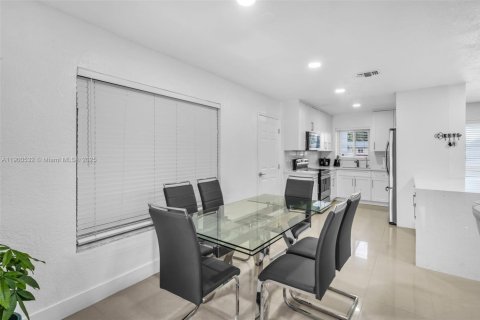 House in Miami Gardens, Florida 4 bedrooms, 164.81 sq.m. № 1951637 - photo 10