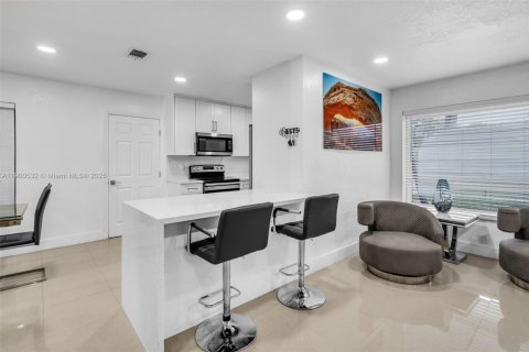House in Miami Gardens, Florida 4 bedrooms, 164.81 sq.m. № 1951637 - photo 16