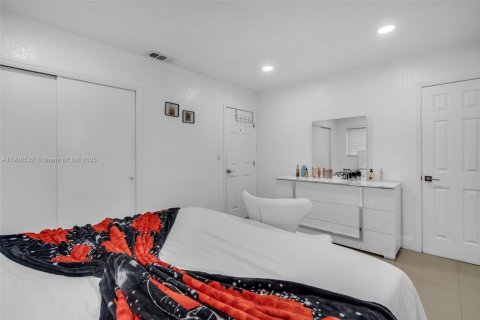 House in Miami Gardens, Florida 4 bedrooms, 164.81 sq.m. № 1951637 - photo 18