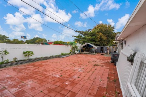House in Miami Gardens, Florida 4 bedrooms, 164.81 sq.m. № 1951637 - photo 26