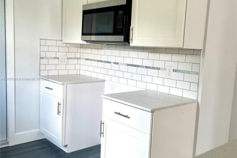 House in Miami, Florida 3 bedrooms, 61.97 sq.m. № 2012164 - photo 3