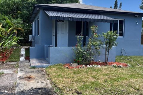 House in Miami, Florida 3 bedrooms, 61.97 sq.m. № 2012164 - photo 19