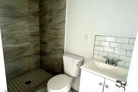 House in Miami, Florida 3 bedrooms, 61.97 sq.m. № 2012164 - photo 12