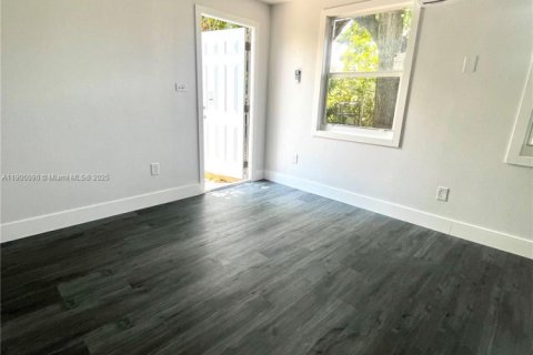 House in Miami, Florida 3 bedrooms, 61.97 sq.m. № 2012164 - photo 14