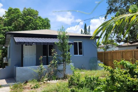 House in Miami, Florida 3 bedrooms, 61.97 sq.m. № 2012164 - photo 13