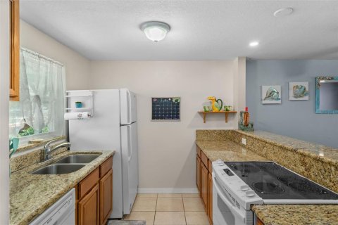House in Tampa, Florida 3 bedrooms, 120.77 sq.m. № 2094644 - photo 10