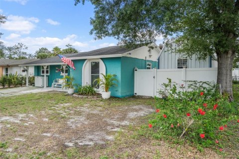 House in Tampa, Florida 3 bedrooms, 120.77 sq.m. № 2094644 - photo 2