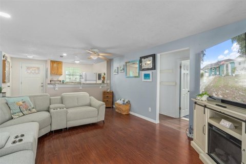 House in Tampa, Florida 3 bedrooms, 120.77 sq.m. № 2094644 - photo 7