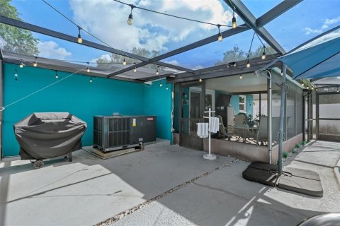 House in Tampa, Florida 3 bedrooms, 120.77 sq.m. № 2094644 - photo 24