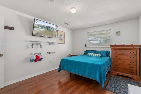 House in Tampa, Florida 3 bedrooms, 120.77 sq.m. № 2094644 - photo 14
