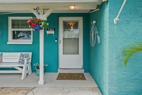 House in Tampa, Florida 3 bedrooms, 120.77 sq.m. № 2094644 - photo 4