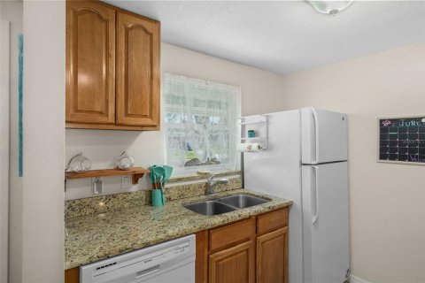 House in Tampa, Florida 3 bedrooms, 120.77 sq.m. № 2094644 - photo 12