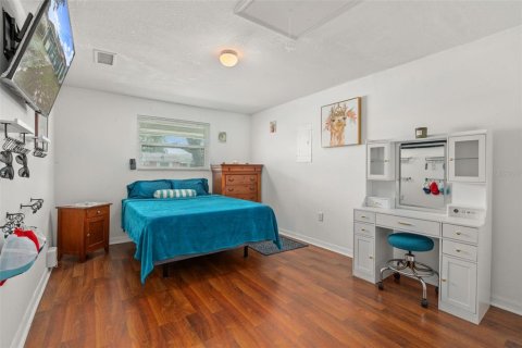 House in Tampa, Florida 3 bedrooms, 120.77 sq.m. № 2094644 - photo 13