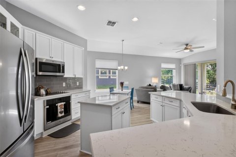 Casa en venta en Sorrento, Florida, 3 dormitorios, 168.8 m2 № 2209015 - foto 2